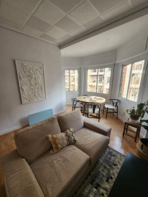 Apartamento amplio, luminoso y bien ubicado